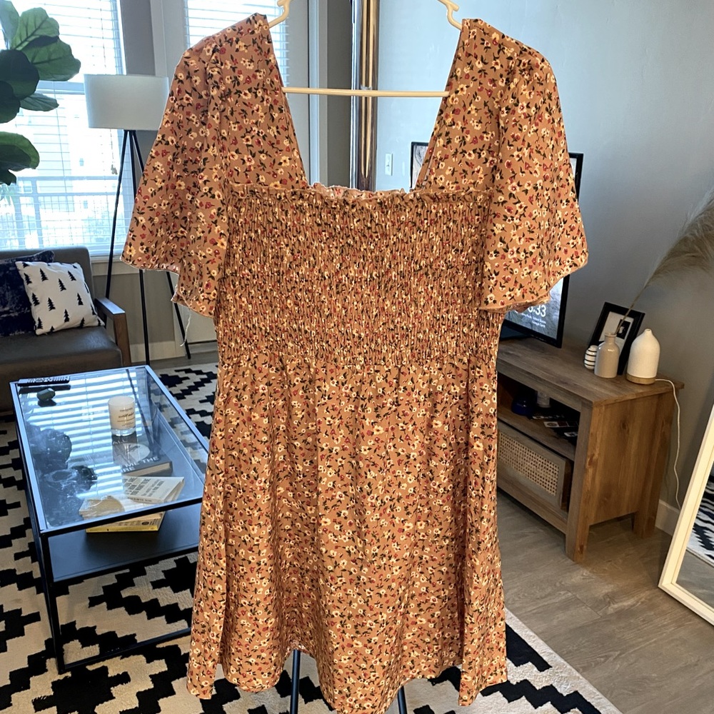 Short-sleeve, floral dress